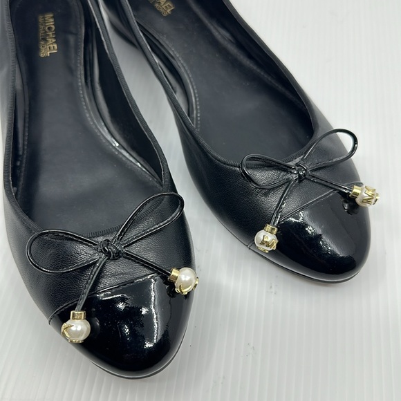 BN Michael Kors Gia bow pearl embellished black leather ballet flat shoes, Sz7.5 - Picture 2 of 10